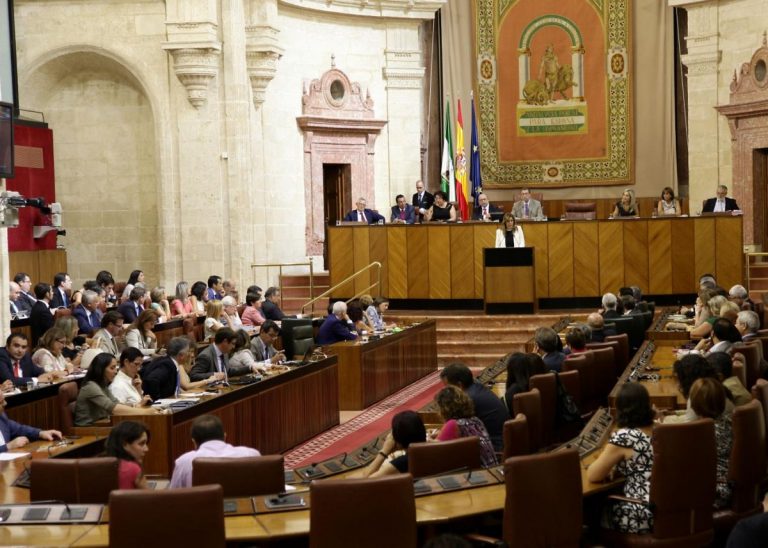 Andaluzia: O Parlamento akana nane kompletno, soske odothe nane Romane membroa