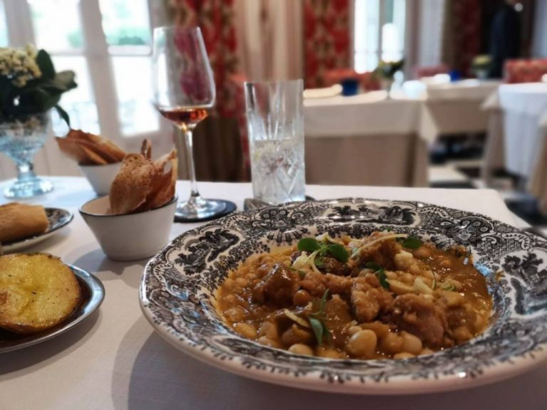 El restaurante del hotel de Tornería se estrena con la cocina gitana como reclamo