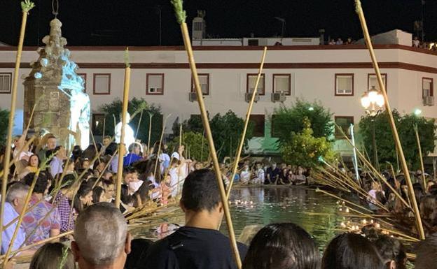 Más de 2.500 personas se congregan en la Mojá de Varas de Zafra durante la noche de San Juan