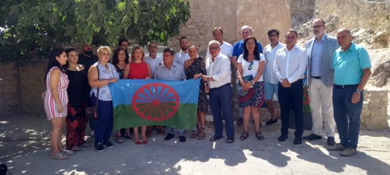 El Ayuntamiento de Alicante homenajea al pueblo gitano en el aniversario de la Gran Redada
