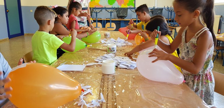 En las escuelas de verano de Sevilla, Huelva y Dos Hermanas la Unión Romaní proporcionó alimentación a 129 niños y niñas en exclusión social y o en riesgo de caer en ella