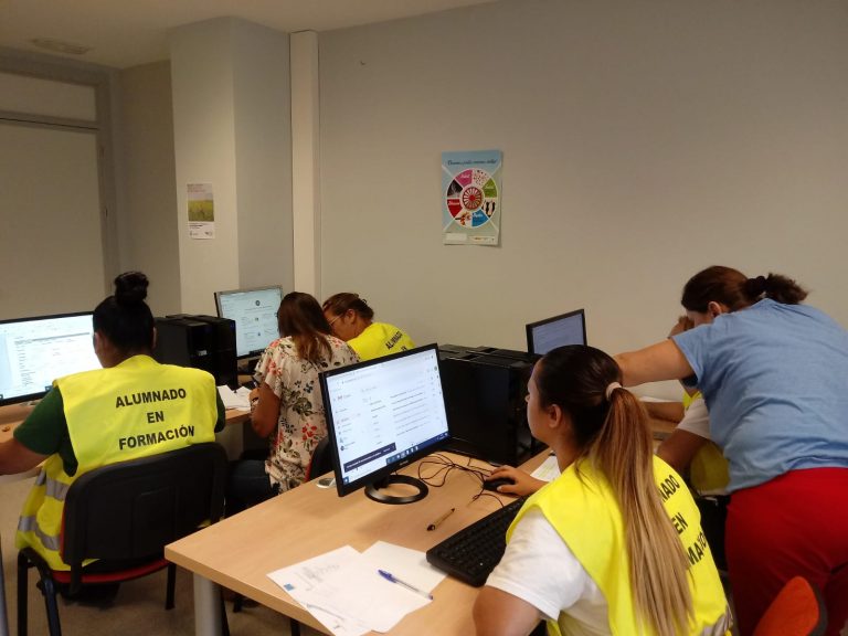 Unas 13 mujeres se beneficiaron del taller ‘Herramientas necesarias para la búsqueda de empleo’ organizado por Instituto Romanò en Dos Hermanas (Sevilla)