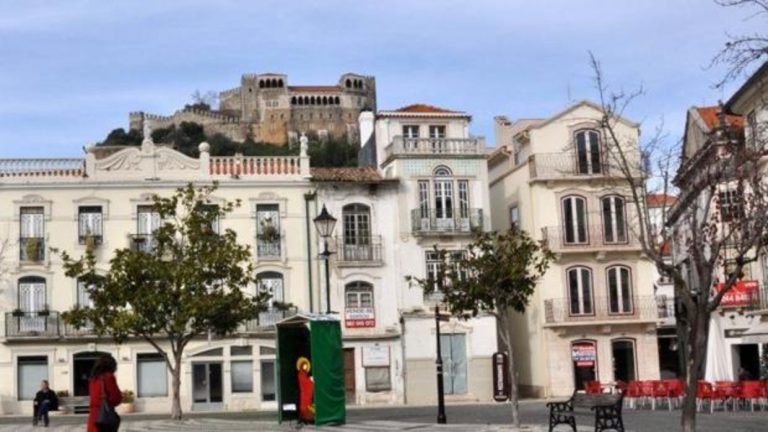 Polémica en Portugal por la construcción de un muro que aísla a barrios gitanos