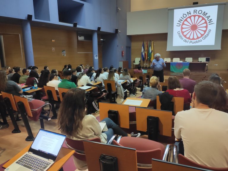 Superadas las expectativas de asistencia a las jornadas de Mediación Intercultural con Población Gitana en Exclusión celebradas en Jerez