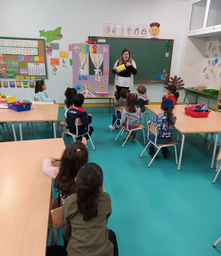 El programa ‘Animando a la Lectura’ de Unión Romaní ha promovido el hábito lector en casi 8.000 menores en exclusión social en los últimos nueve años.