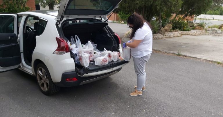 Un anónimo dona comida para familias gitanas de Córdoba