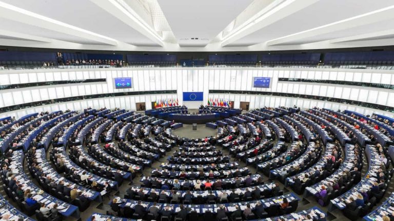 El Parlamento Europeo pide a la Comisión Europea que redacte una ley sobre la igualdad, inclusión y participación de los romaníes y sobre la lucha contra el antigitanismo