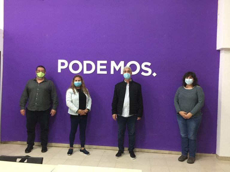 La asociación gitana ‘Gaocalo’ se reúne con dirigentes de Podemos: «Hay que escolarizar a todos los niños»