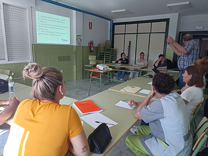 FACUA imparte una sesión de Consumo Responsable para usuarios del Instituto Romanò