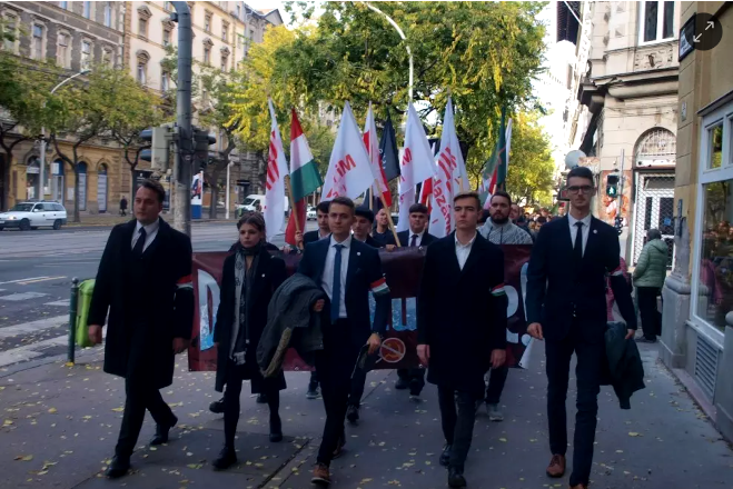 Un partido húngaro que promueve el odio antigitano adoctrinará a ultras españoles en Guadarrama