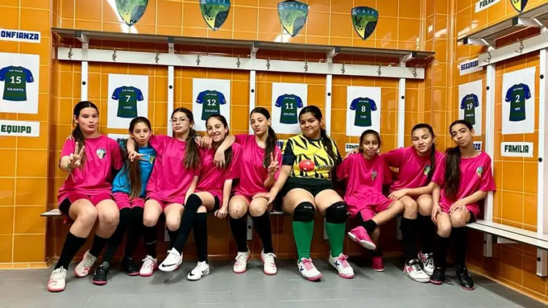 El primer equipo de fútbol sala de mujeres gitanas nace en el barrio murciano del Espíritu Santo